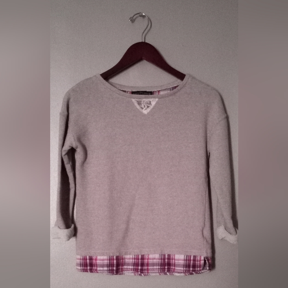 Fred and David size small gray sweatshirt with pink, purple and white plaid.